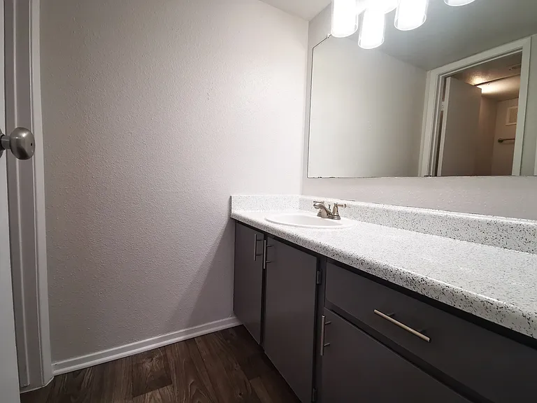 Sunchase Apartments — Photo 15