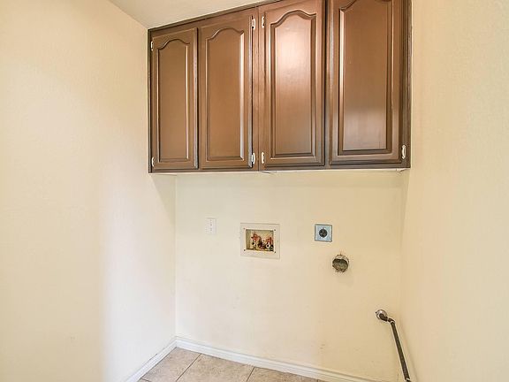 3rd image of 805 Autumn Lake Dr