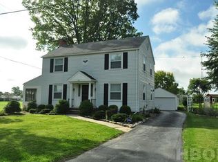 421 Stadium Dr, Findlay, OH 45840