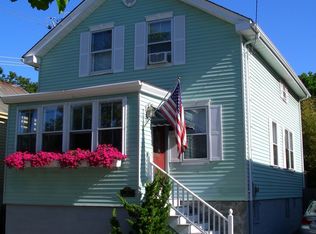 11 Marsh St, Newport, RI 02840