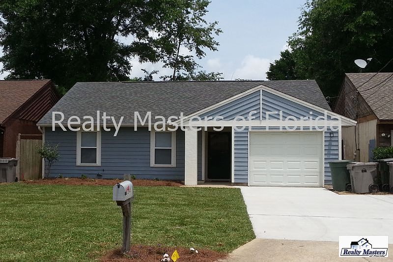 1st image of 8394 Harbour Square Dr