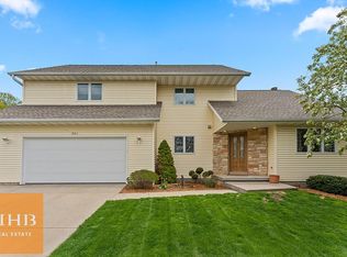 901 N Division St, Waunakee, WI 53597