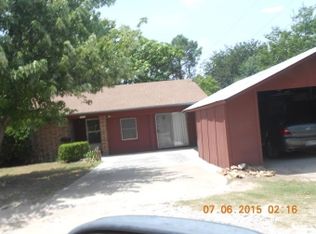 916 S Houston St, De Leon, TX 76444