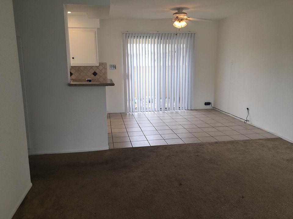 Spacious living room & dining area