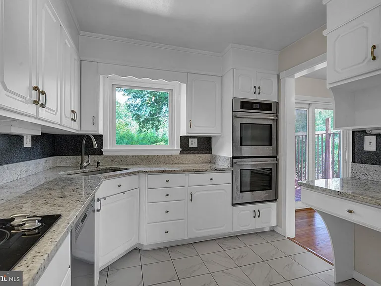 8905 Valley Forge Dr — Photo 27