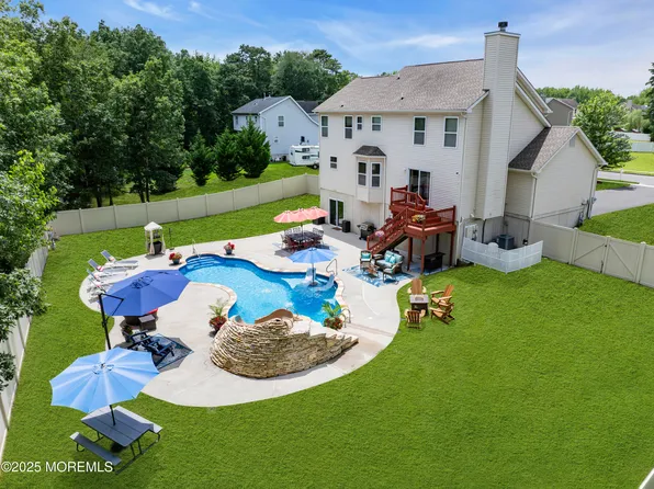 5 Maxim Court, Jackson, NJ 08527