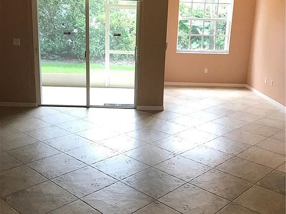 5th image of 1571 SE Hampshire Way APT 102