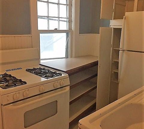 2nd image of 4406 Terrace St