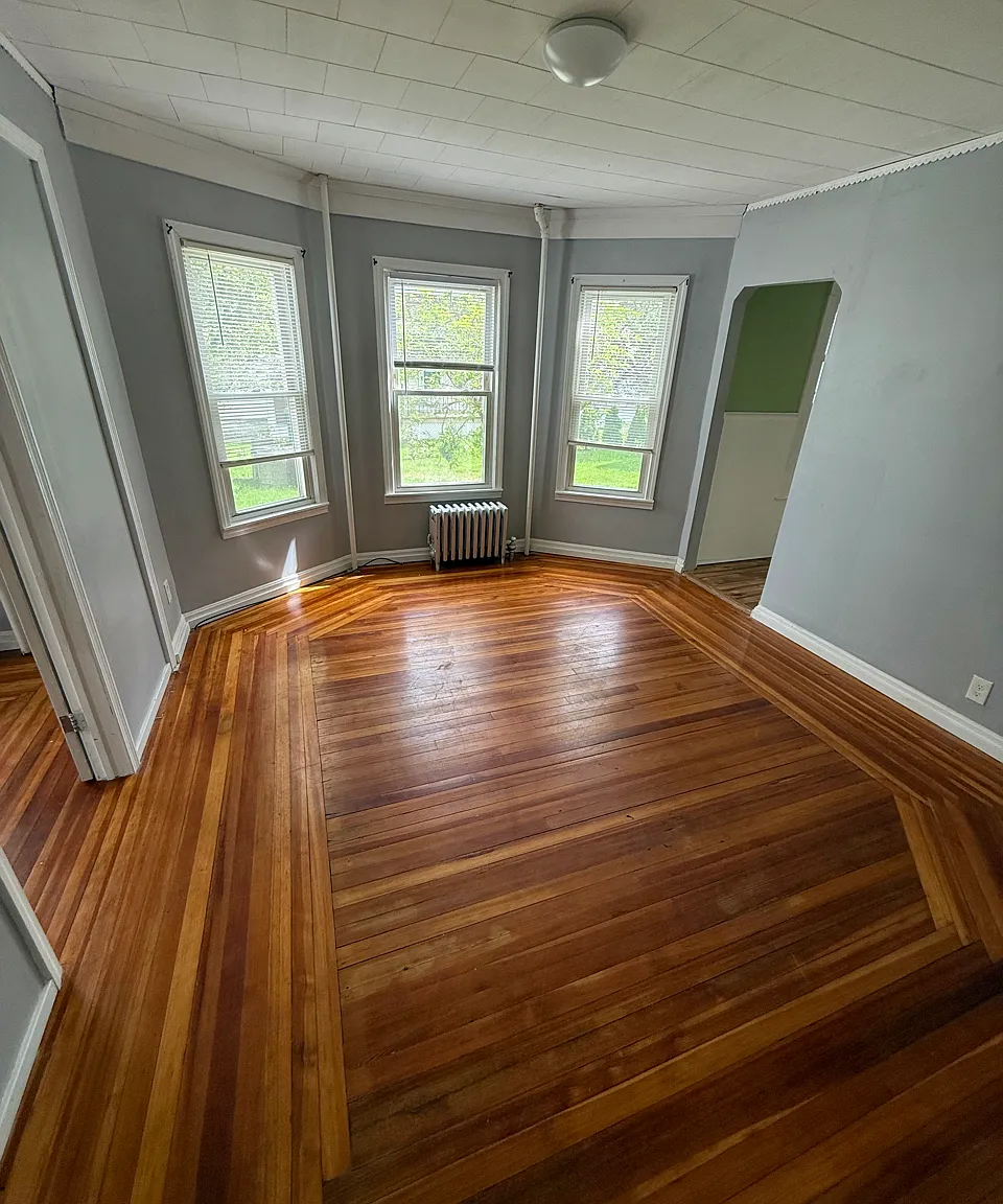 3 bed, 1050 sqft, $2,000 — Photo 3
