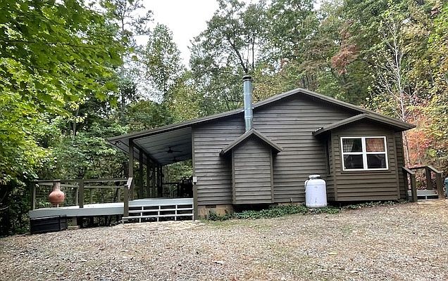 2nd image of 218 Farmers Crest Ln