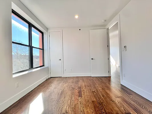 Rented by ERNY LLC | media 22