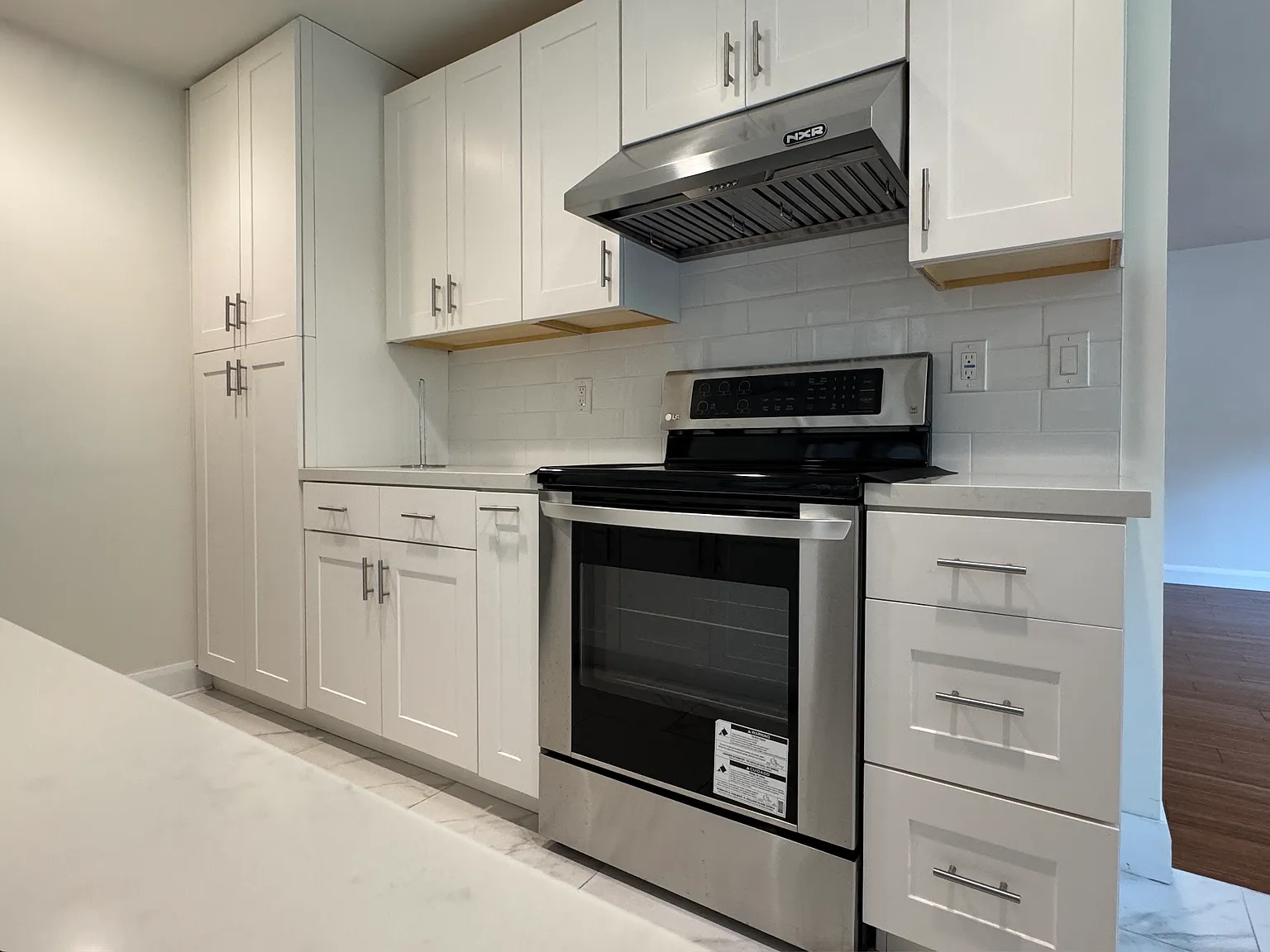 2 bed, 1112 sqft, $3,900 — Photo 2