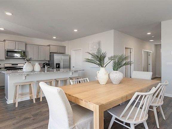 4th image of 124 Sabel Court