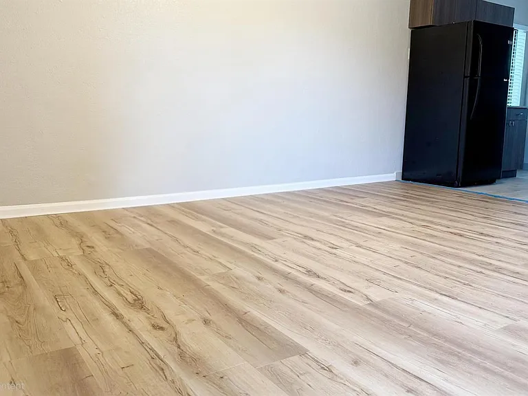 360 NW 8th St #8 — Photo 13
