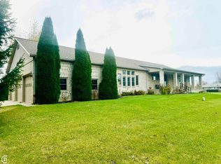 3550 Hollow Pine Ct, Almont, MI 48003