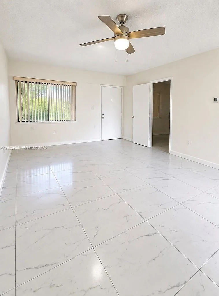 Horizons West Condo #9 — Photo 3
