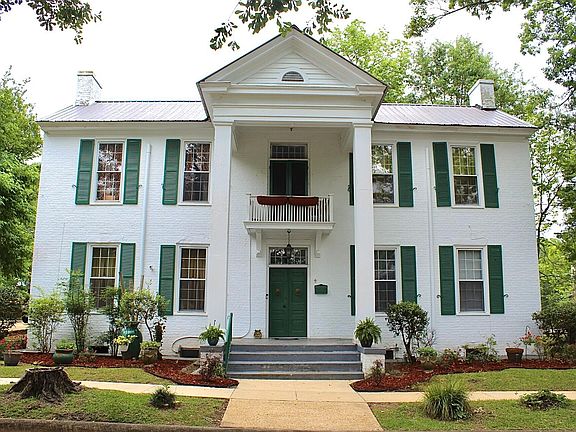 2nd image of 406 3rd St N