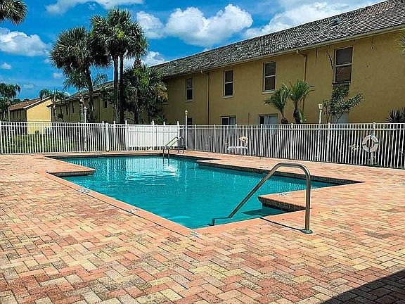 5th image of 3651 N Goldenrod Rd #205-D