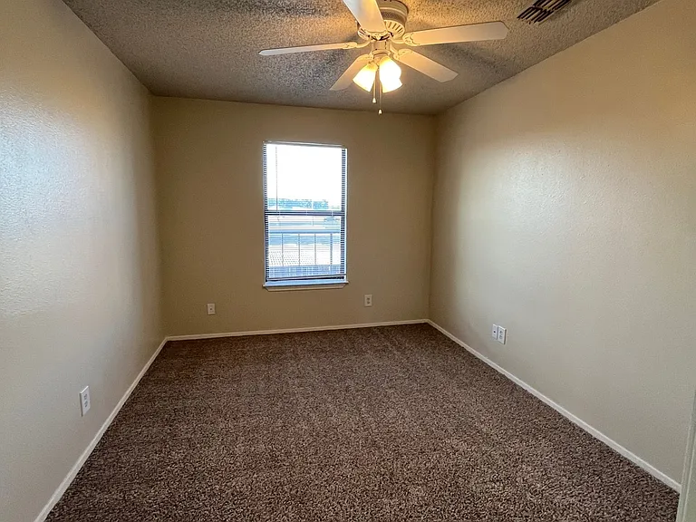 Bentwood Apartments — Photo 21