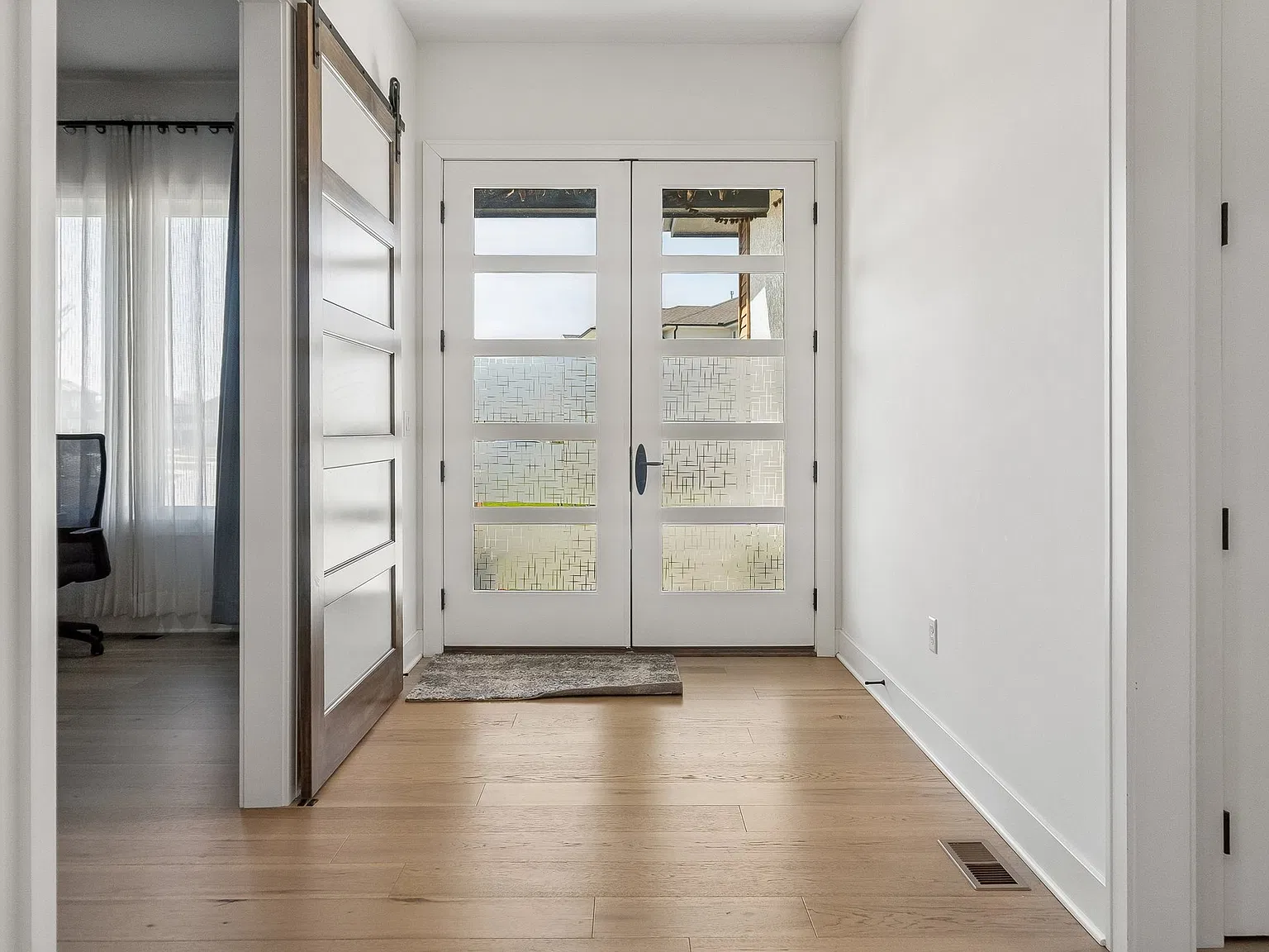4 bed, 3800 sqft, $4,100 — Photo 4