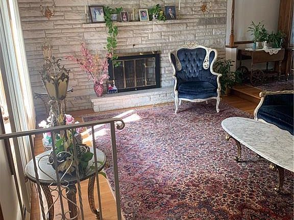 2nd image of 1 Ellen Ln