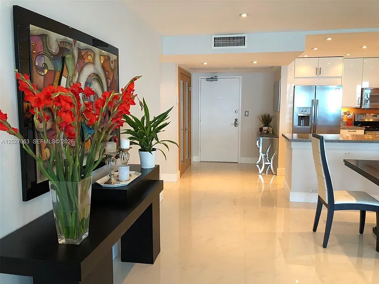 2301 Collins Ave #1210 — Photo 31
