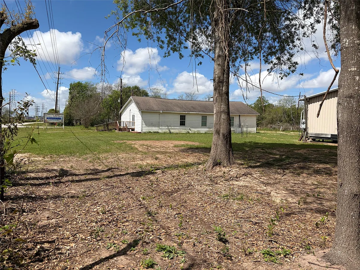 Building Photo - 26630 Betka Rd