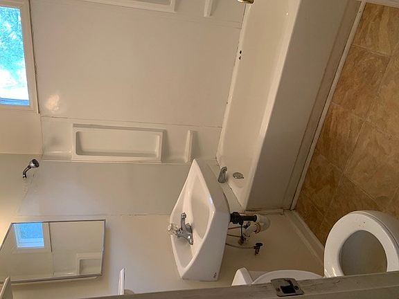 3rd image of 1619 Garland Pl