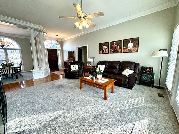 3rd image of 743 Glencrest Dr