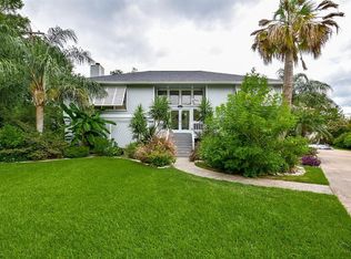 111 E Forest Ave, Shoreacres, TX 77571