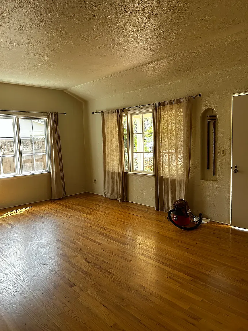 3 bed, 1.5 bath, 1300 sqft, $4,500 — Photo 3