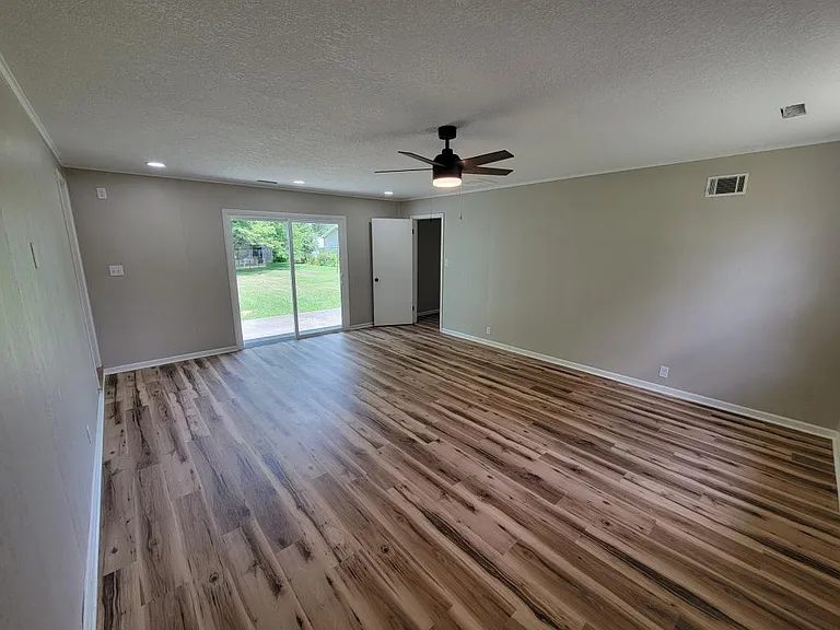 7721 Diane Dr — Photo 4