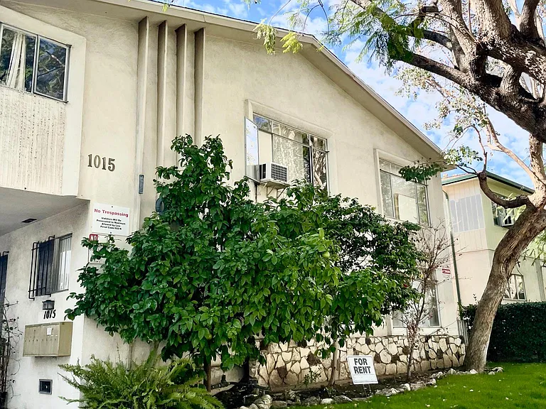 1015 N Edinburgh Ave — Photo 8