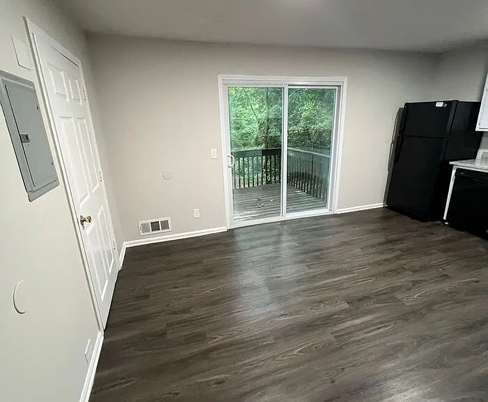 369 Freeport Dr — Photo 4