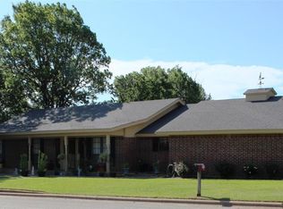 301 Country Club Dr, Henrietta, TX 76365