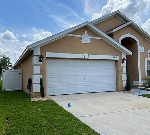 Left side view of the house - Fenced