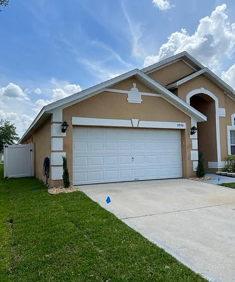 Left side view of the house - Fenced