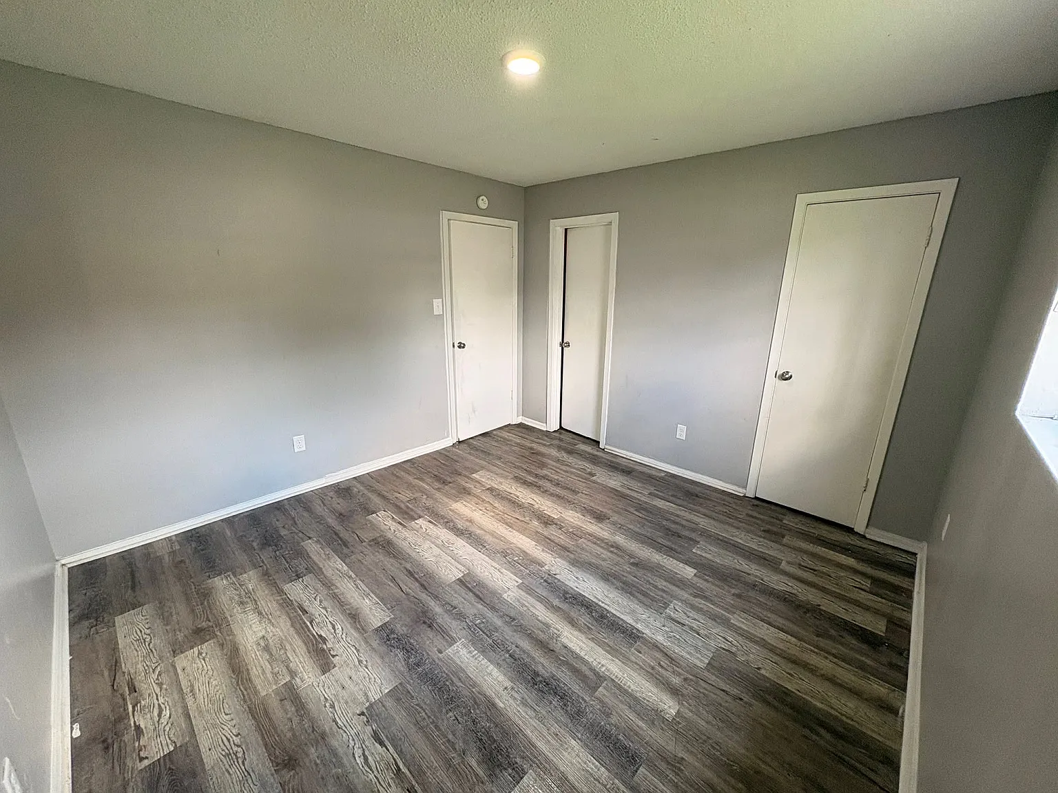2120 W. 30th Apartments - 2120 - #3 — Photo 2