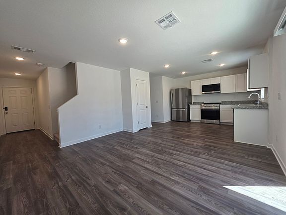 2nd image of 3432 Sunbeam Dr