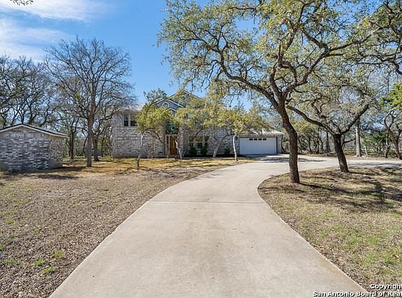 3rd image of 415 Oak Village Dr