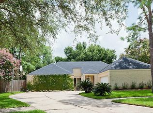 16207 Larkfield Dr, Houston, TX 77059