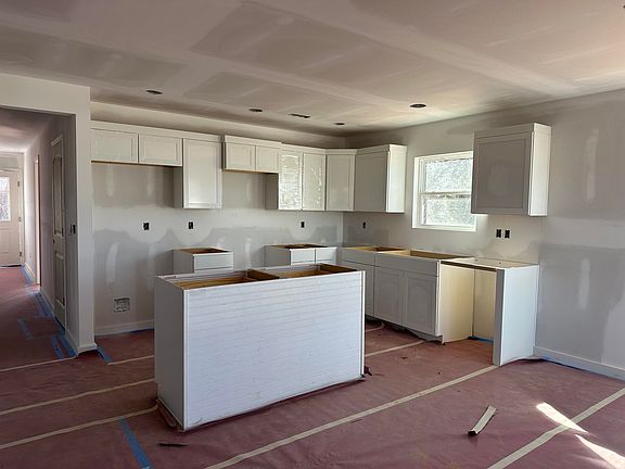 2nd image of 338 Horseshoe Cir