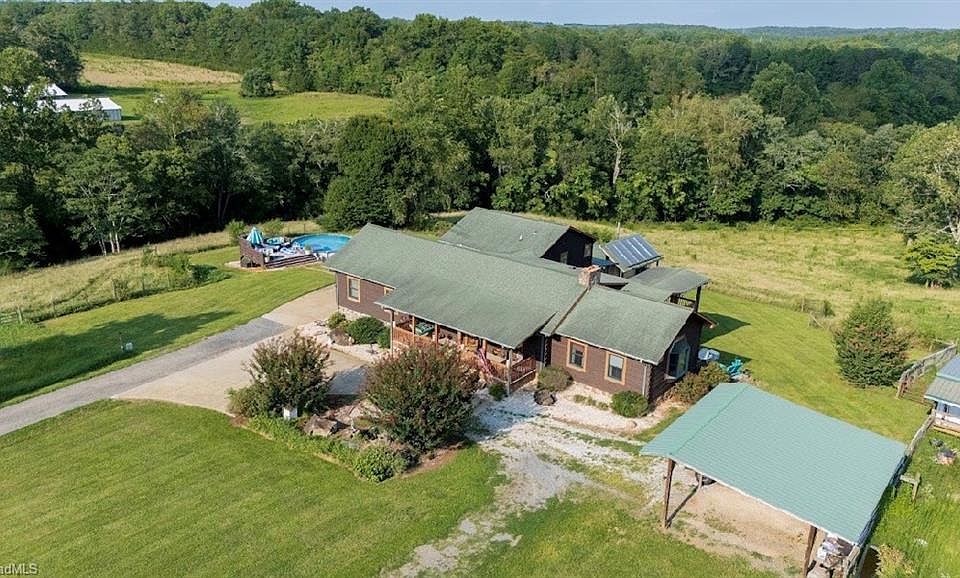 1st image of 300 Tom Hunter Rd