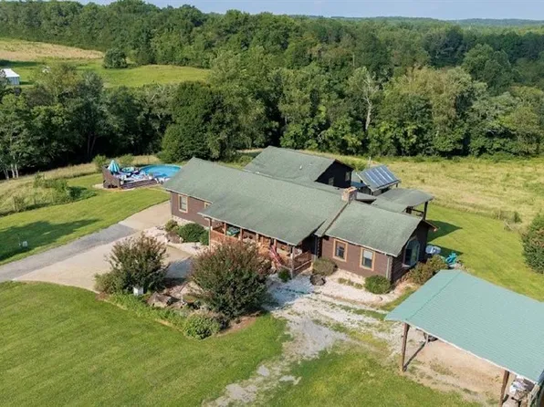 300 Tom Hunter Rd, Pilot Mtn, NC 27041