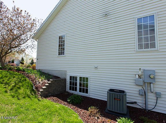 5th image of 4077 Tallman Creek Dr NW