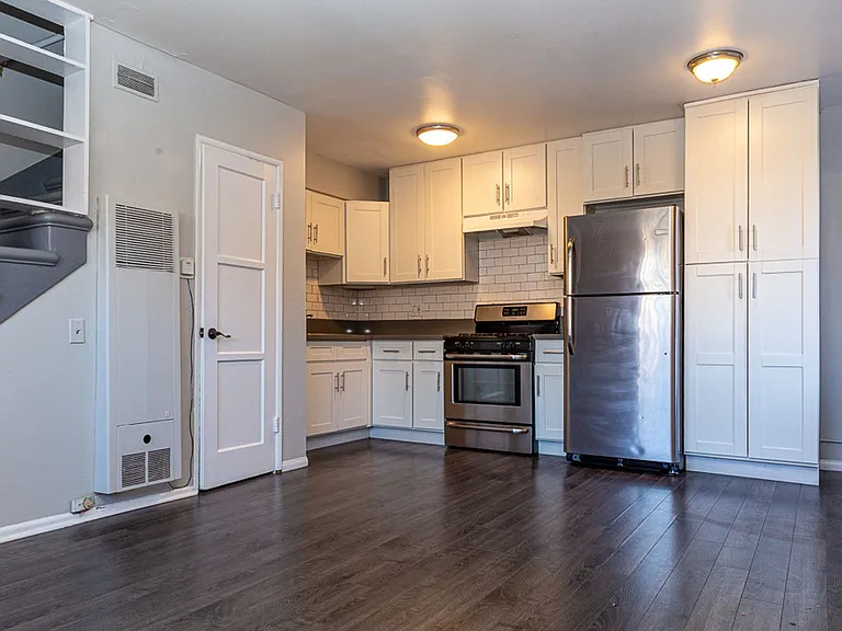 Townhome style apartments in up-and-coming Virgil Village with parking! — Photo 5