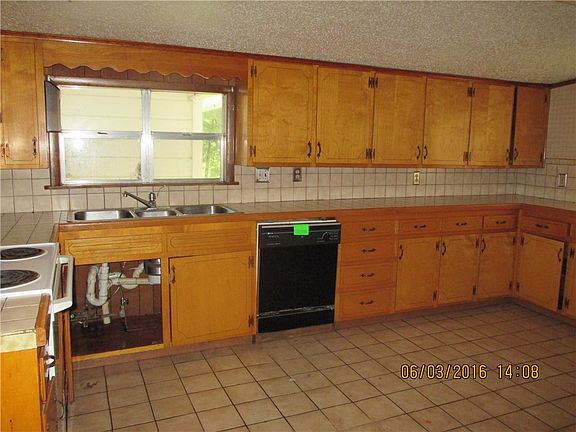 3rd image of 204 S Gaskill St
