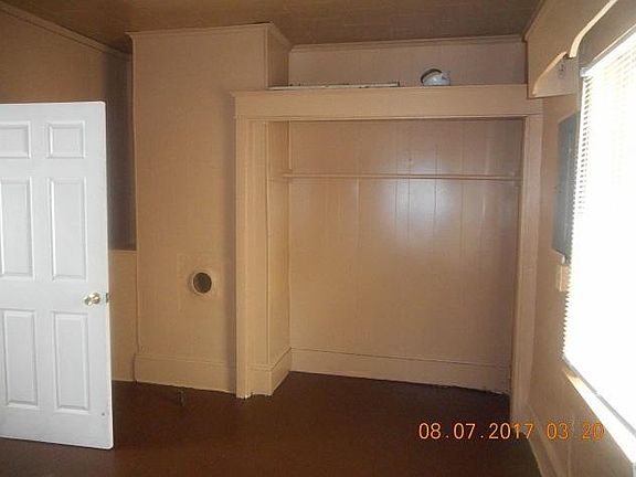 2nd image of 1211 Sawyer St