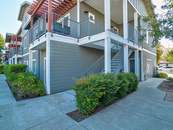 3rd image of 1818 Moore Blvd APT 213