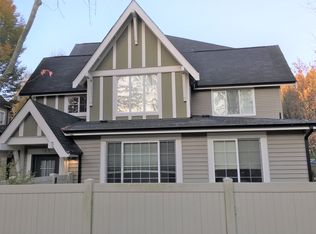 18282 NE 97th Way UNIT 105, Redmond, WA 98052